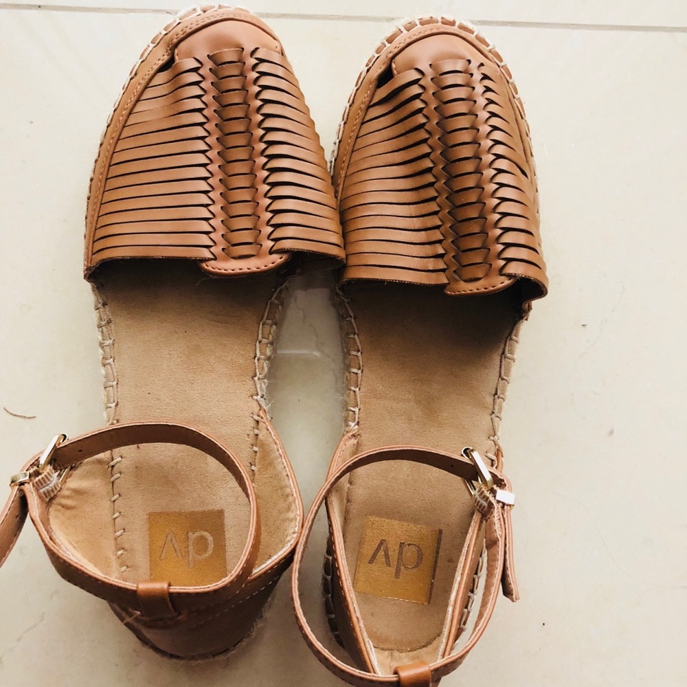 Dolce Vita Espadrilles Close Toed Tan Sandal